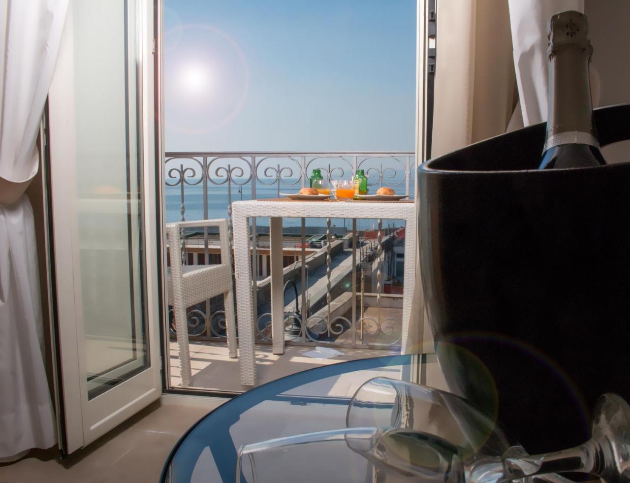 La Dimora Dei Borboni Hotel Портичи Екстериор снимка